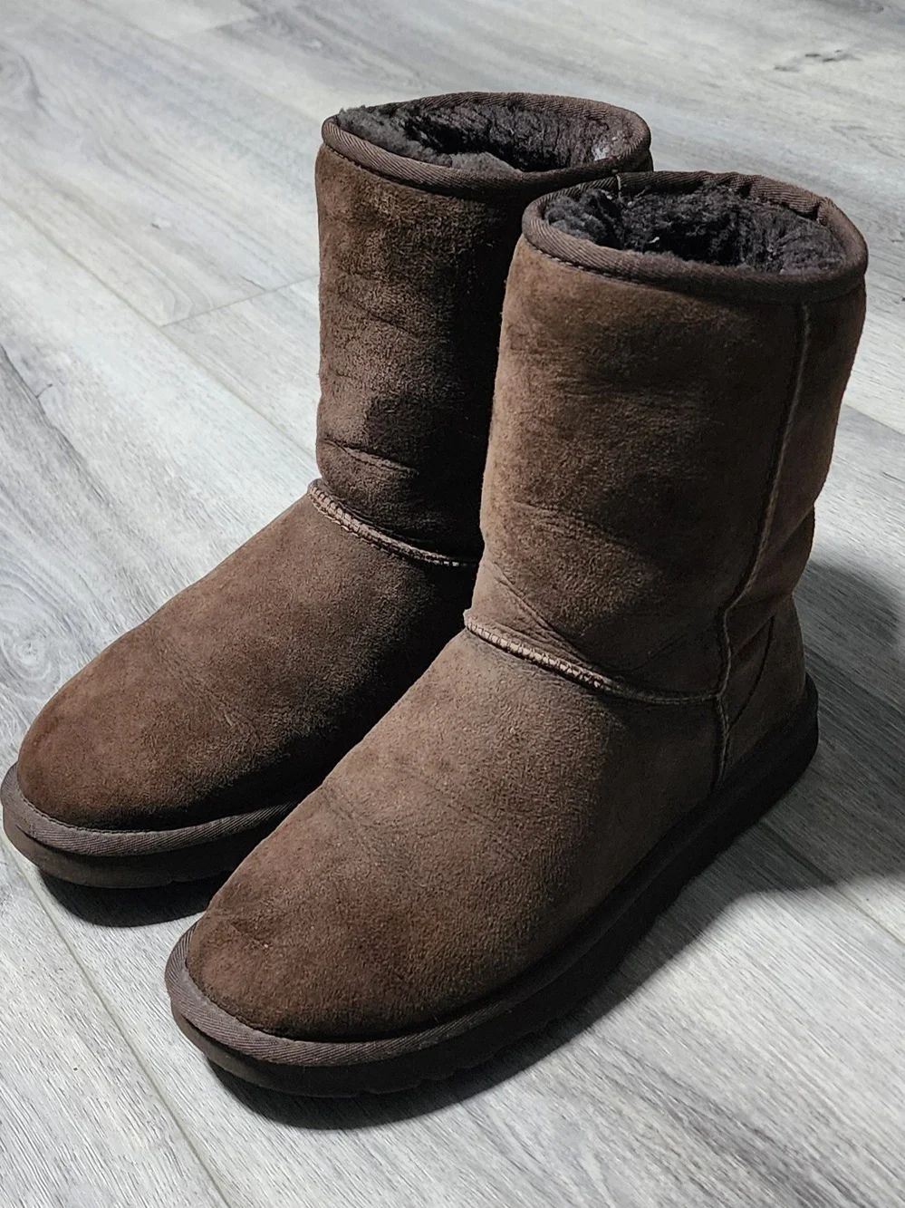 UGG Classic Short II Dark Brown Suede Boots W/ Sheepskin Lining Womens Size 7
